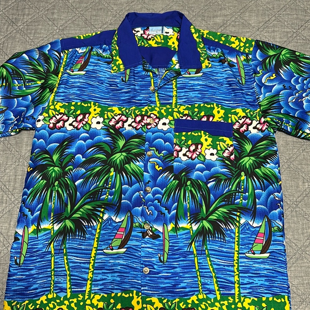 Men’s Hawaiian shirt. Small but fits like a medium. NEW
